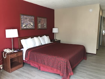 Deluxe Studio Suite, 1 King Bed, Non Smoking