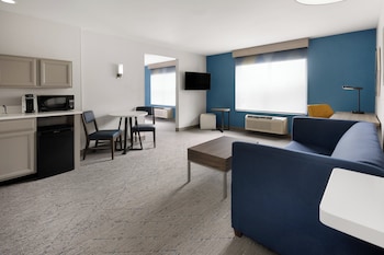 Suite, 1 King Bed, Accessible (Mobility, Roll-In Shower)