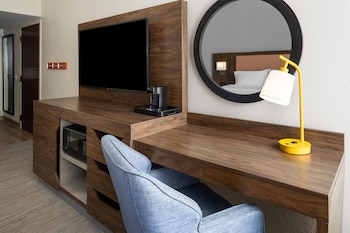 Room, 1 King Bed, Accessible (Mobility & Hearing, Roll-in Shower)