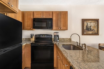 1 BEDROOM 1 KING DELUXE SUITE AND BALCONY