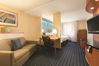 Executive Suite, 1 King Bed with Sofa bed (Mobility/Hearing Accessible, Tub)