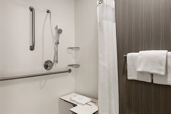 Room, 1 King Bed, Hearing Accessible (Roll-in Shower)