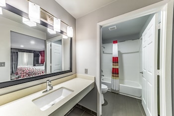 Deluxe Room, 2 Queen Beds (Smoke Free)