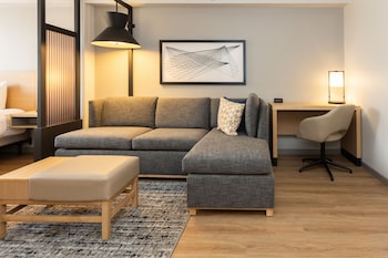 Room (High Floor, Two Queen Beds, Sofa Bed)