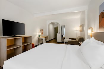 Room, 1 King Bed with Sofa bed, Accessible, Bathtub