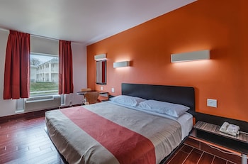 Standard Room, 1 King Bed, Accessible, Non Smoking