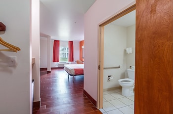 Standard Room, 1 King Bed, Accessible, Non Smoking