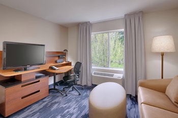 Suite, 1 King Bed with Sofa bed (Mobility/Hearing Accessible, Tub)