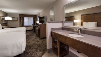 Standard Room, 2 Queen Beds, Non Smoking, Refrigerator & Microwave (with Sofabed)