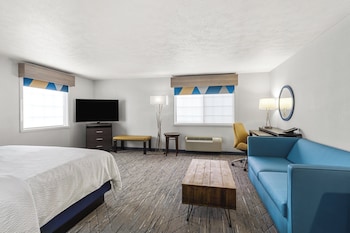Suite, 1 King Bed with Sofa bed, Corner