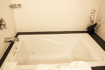 Suite, 1 King Bed, Non Smoking