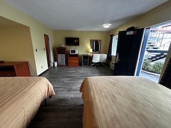 Room, 2 Queen Beds, Non Smoking