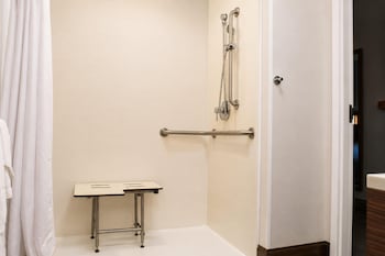 Room, 1 King Bed, Mobility Accessible, Microwave