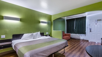Deluxe Room, 1 King Bed, Non Smoking, Refrigerator & Microwave