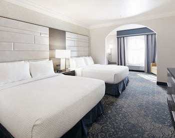 Suite, 2 Queen Beds, Non Smoking, Refrigerator & Microwave (with Sofabed)