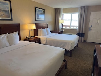 Room, 2 Queen Beds, Non Smoking (Upgrade)