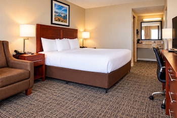 1 King Bed, Bay View
