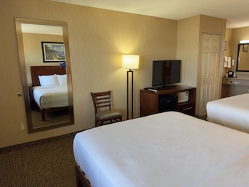 Room, 2 Queen Beds, Non Smoking (Upgrade)