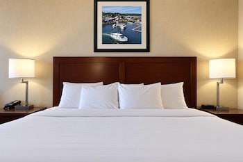 1 King Bed, Bay View