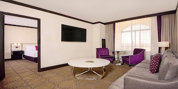 South Tower Vista Suite King Non-Smoking (Adult only)