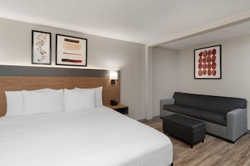 Suite, 1 King Bed with Sofa bed, Non Smoking, Kitchenette