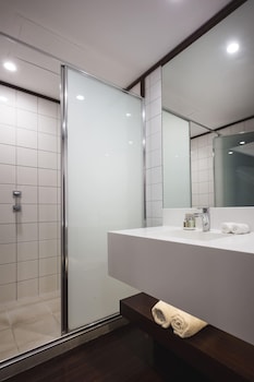 Studio, Pool Access