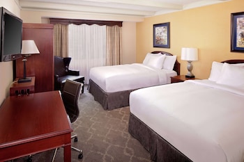 Room, 2 Queen Beds (Mobility & Hearing, Roll-In Shower)