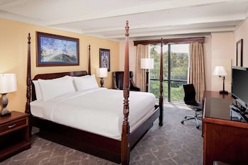 Suite, 1 King Bed, Balcony