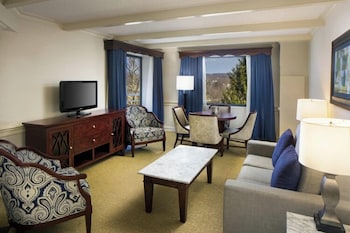 Room (Parlor)