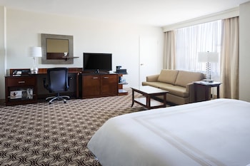 Junior Suite, 1 King Bed with Sofa bed, City View, Corner