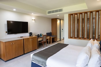 Superior Room, 1 King Bed, Ocean View (Spa)