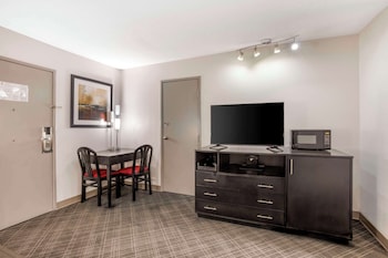 Suite, 1 King Bed with Sofa bed, Accessible, Non Smoking
