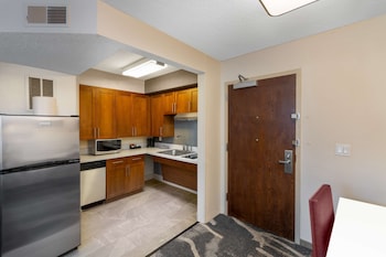 Suite, 1 King Bed, Accessible, Bathtub (Mobility & Hearing)
