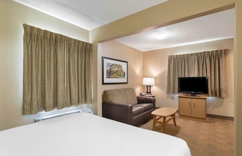 Deluxe Studio, 1 Queen Bed with Sofa bed, Non Smoking