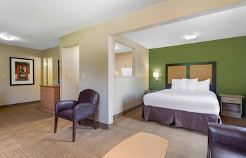 Deluxe Studio, 1 Queen Bed with Sofa bed, Non Smoking