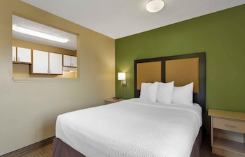 Deluxe Studio, 1 Queen Bed with Sofa bed, Non Smoking