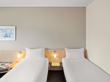 Superior Room, 2 Single Beds, City Skyline