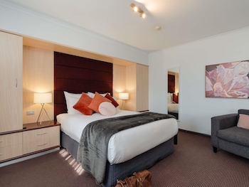 Deluxe Suite, 1 King Bed