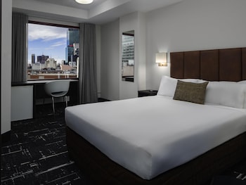 Standard Room, 1 Queen Bed