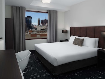 Superior Room, 1 King Bed (Accessible Bathroom)