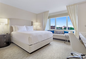 Deluxe Room, 1 Queen Bed, Mobility Accessible