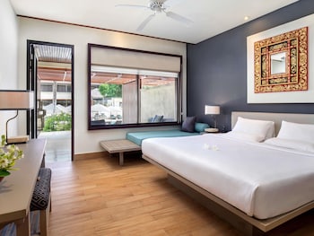 Deluxe Room, 1 King Bed, Pool Access (Garden Wing Separated from the beach by a road)