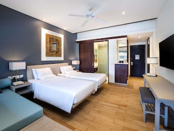 Deluxe Room, 1 King Bed, Pool Access (Garden Wing)