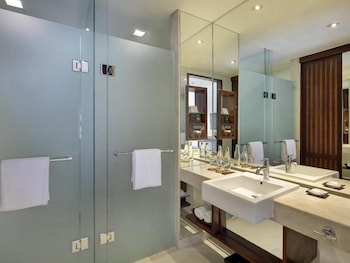 Deluxe Room, 1 King Bed, Pool Access (Garden Wing)