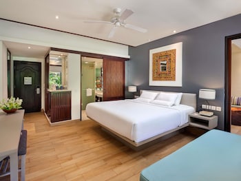 Deluxe Room, 1 King Bed, Pool Access (Garden Wing Separated from the beach by a road)