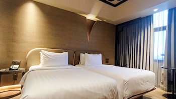 Privilege, Twin Room, 2 Twin Beds, City View
