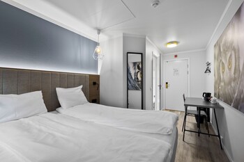 Room, 1 Queen Bed (Moderate)