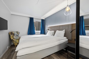 Room, 1 Queen Bed (Moderate)