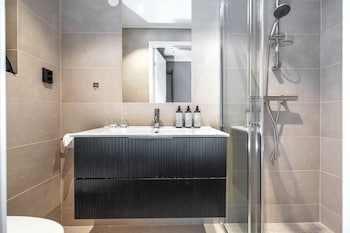 Standard Room, 1 Queen Bed
