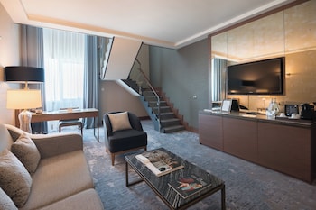 Suite, 1 Queen Bed, Terrace (Two Storey)